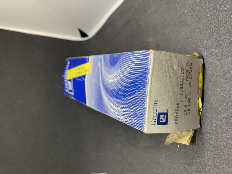 Genuine GM 10062782 Molding Assembly-Front Fender Upper Rear Reveal *Black